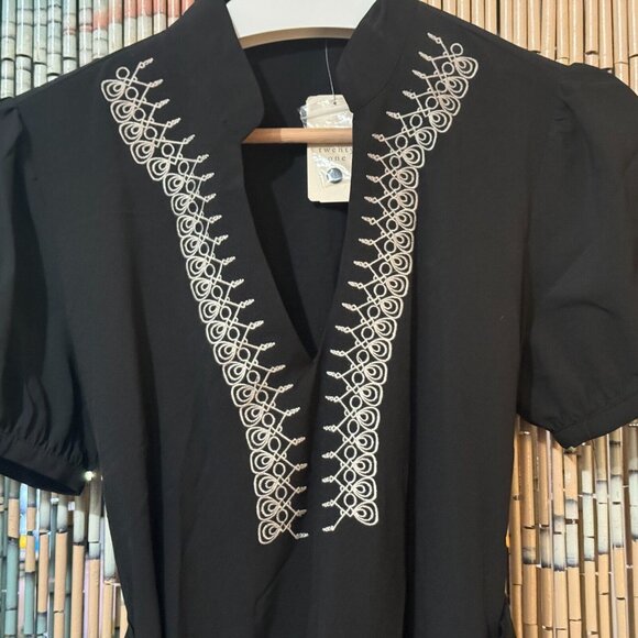 FOREVER 21 Folk Embroidered V-Neck Collared Mini Dress, Black & Tan, Large - Picture 11 of 16